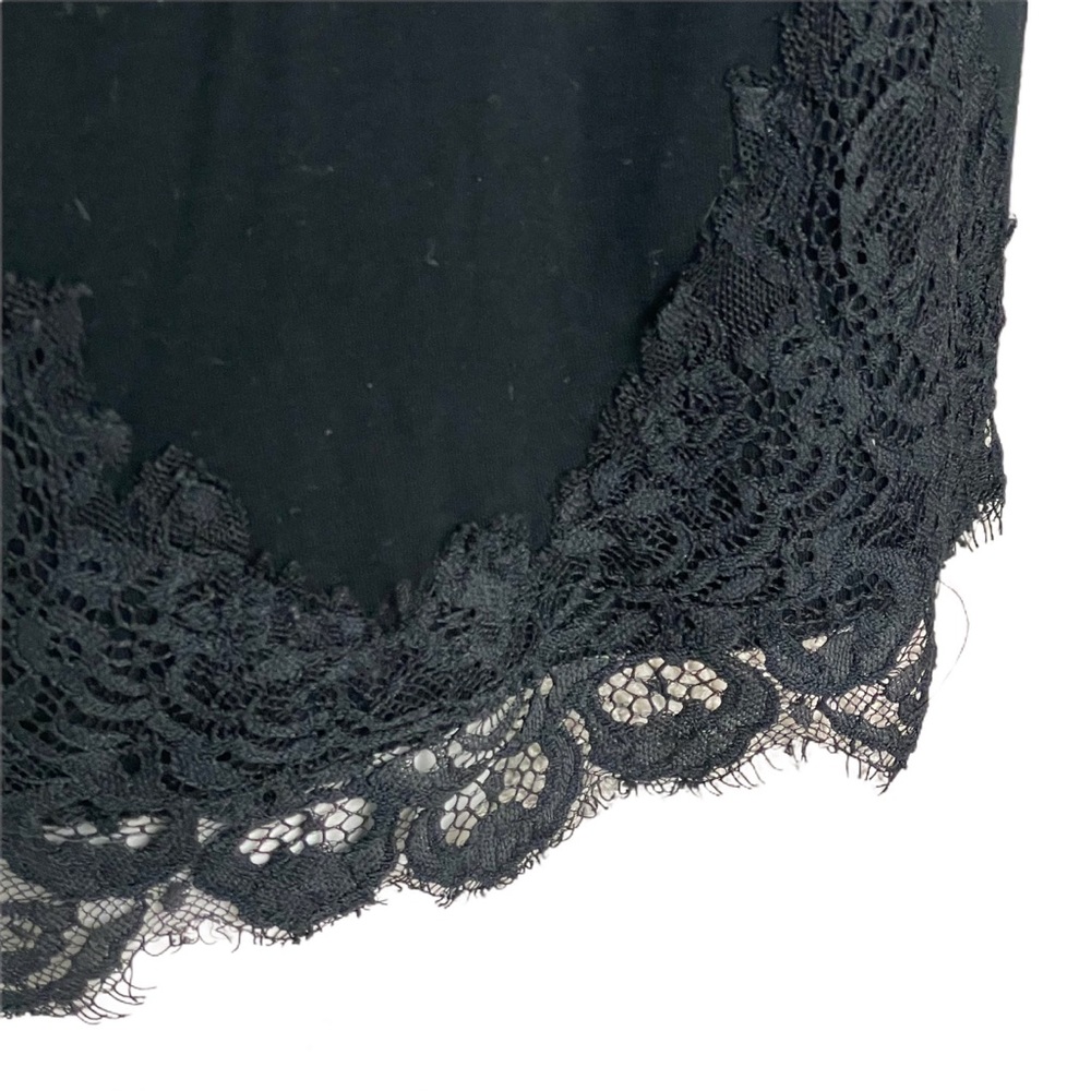 Torrid Super Soft Black Floral Embroidered Tee Shirt Size 2 E277 - Picture 7 of 11